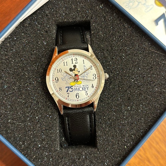 Disney Accessories - Mickey Mouse watch